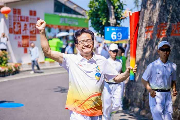 蒙娜麗莎接力第六屆亞洲沙灘運動會火炬?zhèn)鬟f